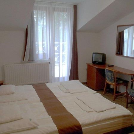 Fenyves Hotel Bekescsaba Buitenkant foto