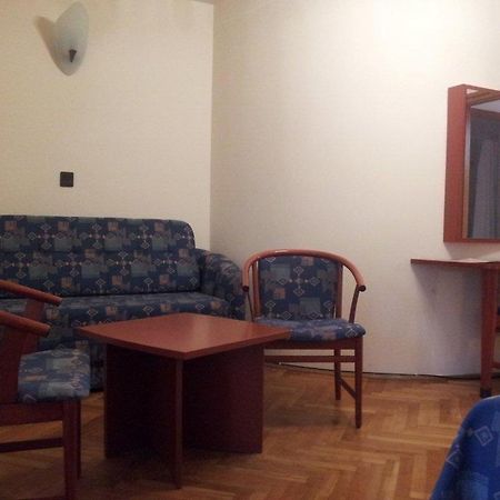 Fenyves Hotel Bekescsaba Buitenkant foto