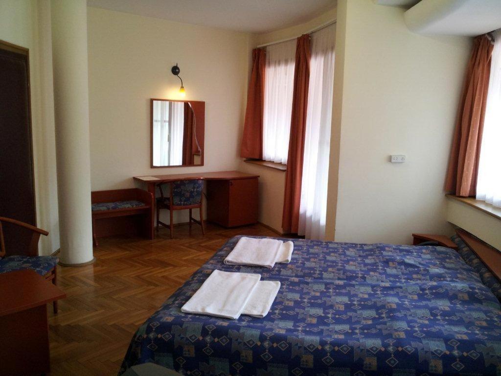 Fenyves Hotel Bekescsaba Kamer foto