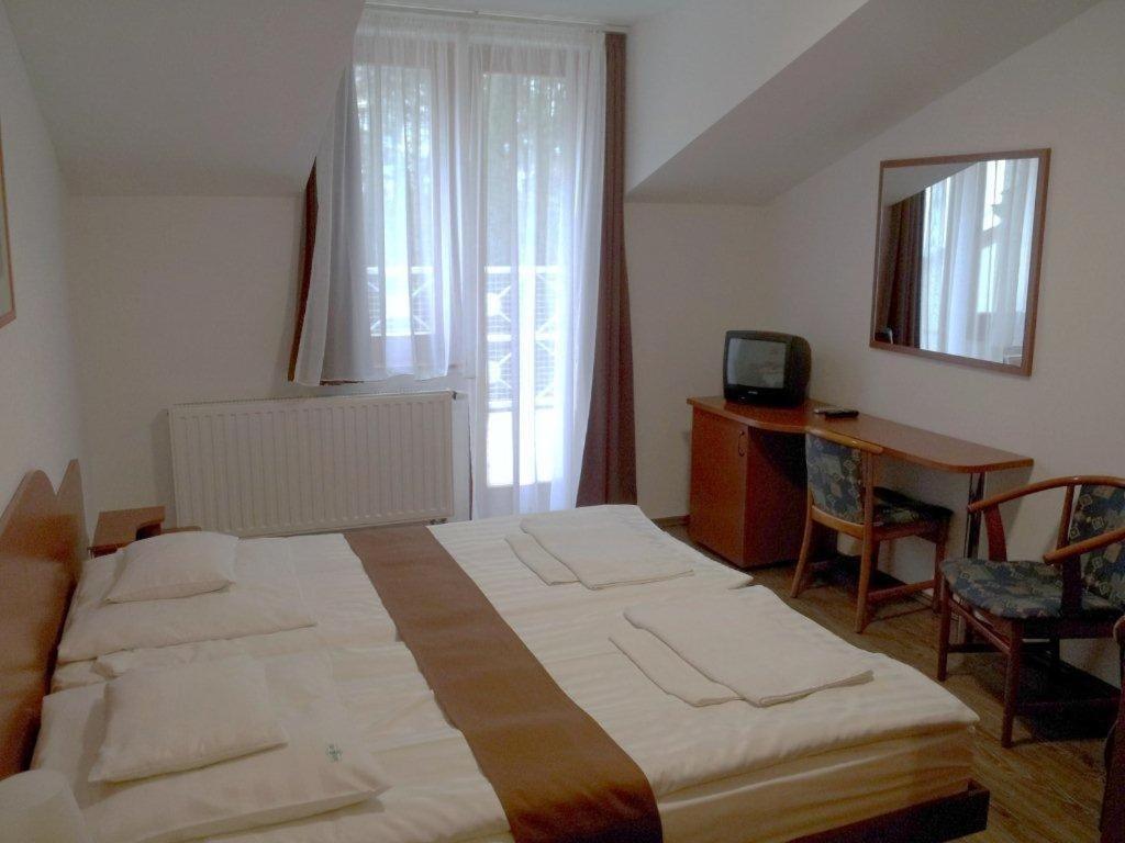 Fenyves Hotel Bekescsaba Buitenkant foto