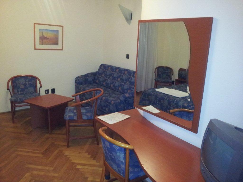 Fenyves Hotel Bekescsaba Buitenkant foto