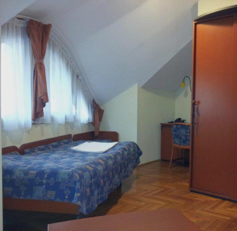 Fenyves Hotel Bekescsaba Buitenkant foto